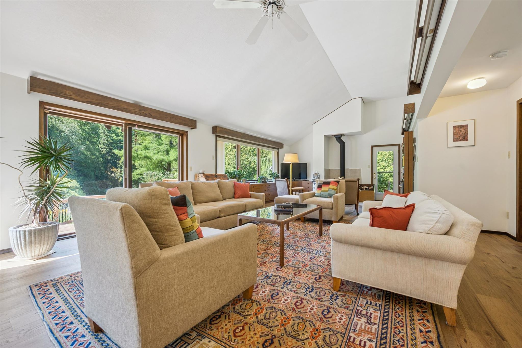 Living room, with sliding doors to the deck